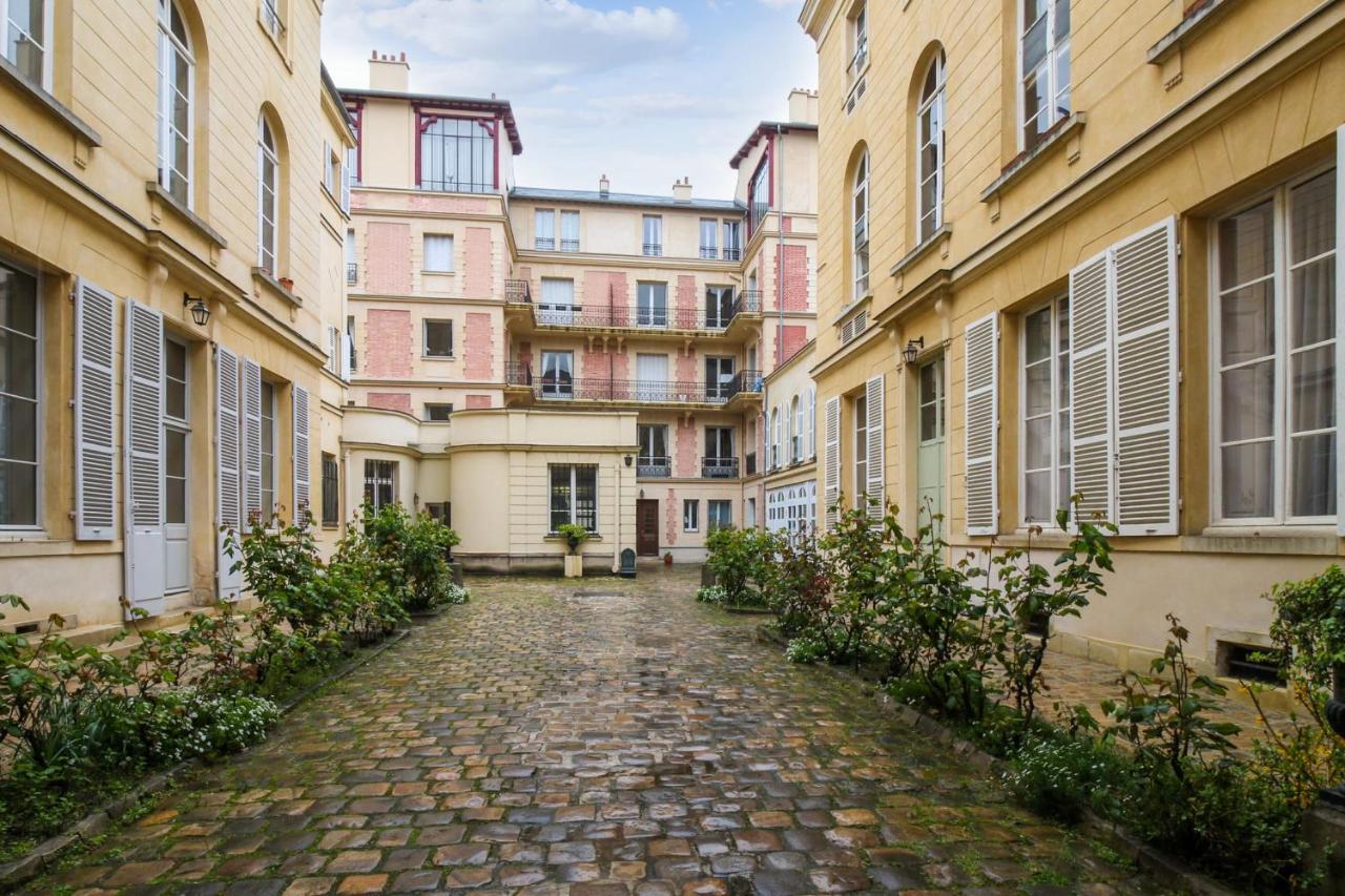 Studio Des Carrosses - Welkeys Apartment Versailles Bagian luar foto