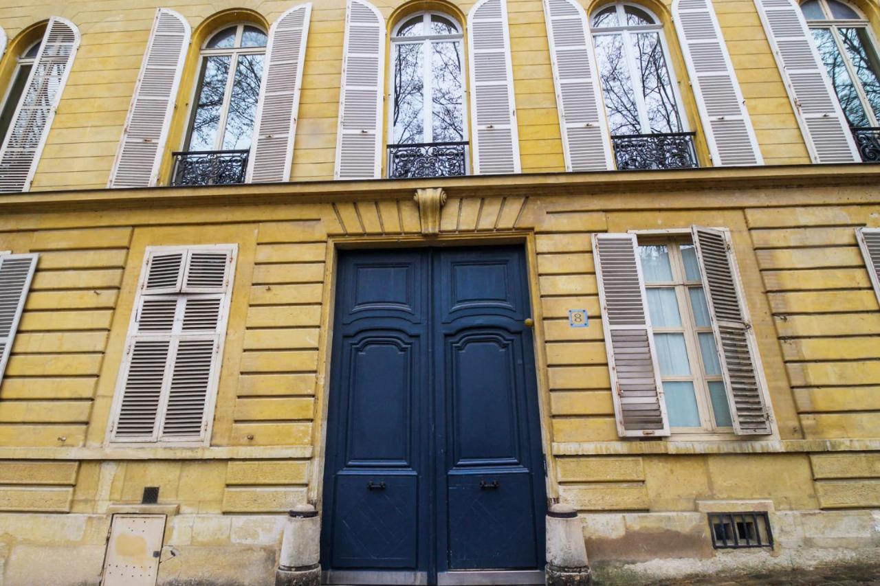 Studio Des Carrosses - Welkeys Apartment Versailles Bagian luar foto